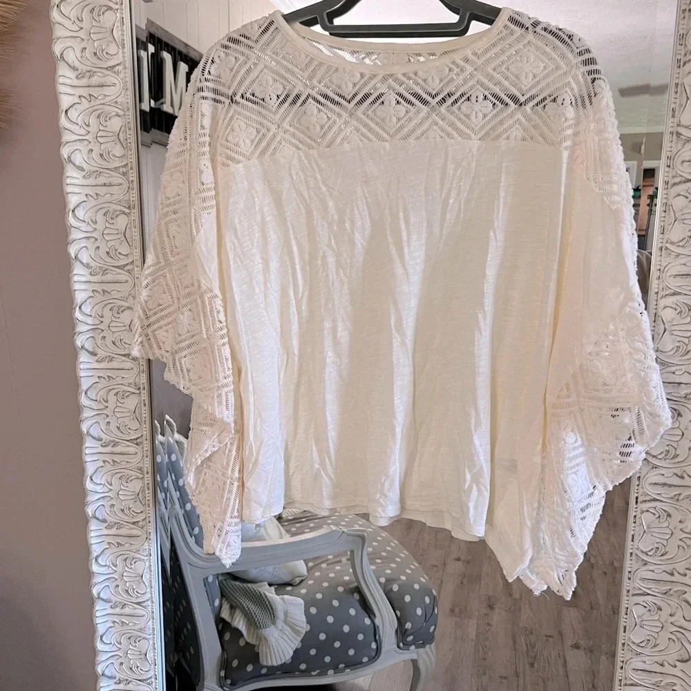 Two by Vince Camuto • Lace Top